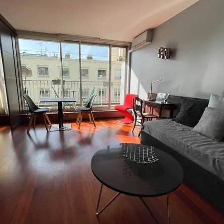 Apartment Grand Studio A Deux Pas Des Champs Elysees Paris