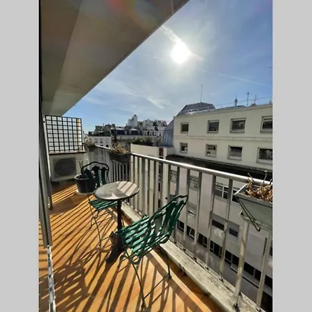 Grand Studio A Deux Pas Des Champs Elysees Apartment